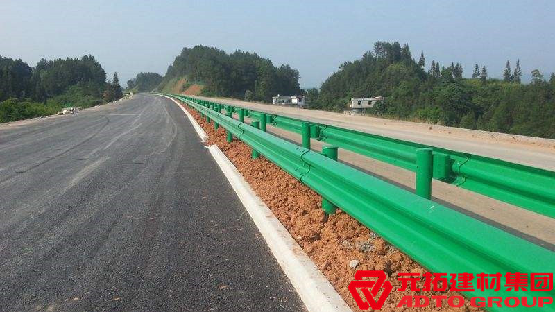 山東兩波波形護欄板廠家哪家好？