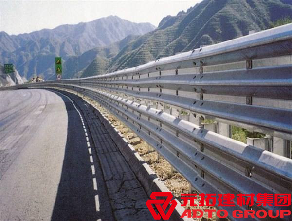 貴州高速公路護欄板多少錢一公里？