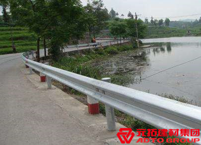 護欄板與纜索護欄有哪些區別？