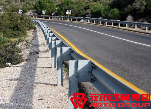 云南高速公路護欄板生產廠家