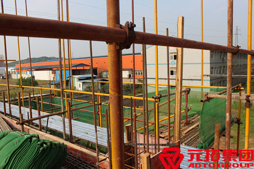 十字扣件哪種材質的用得比較多？