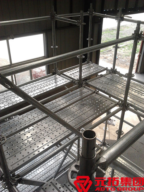 盤(pán)扣直插鋼管腳手架搭設(shè)頂架時(shí)要考慮哪些方面