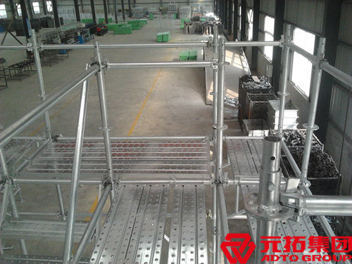 盤(pán)扣直插鋼管腳手架搭設(shè)頂架時(shí)要考慮哪些方面