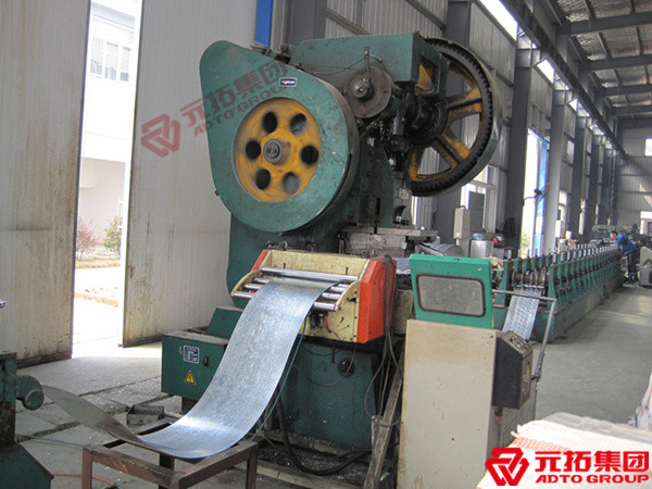 元拓熱鍍鋅鋼跳板工廠作業圖